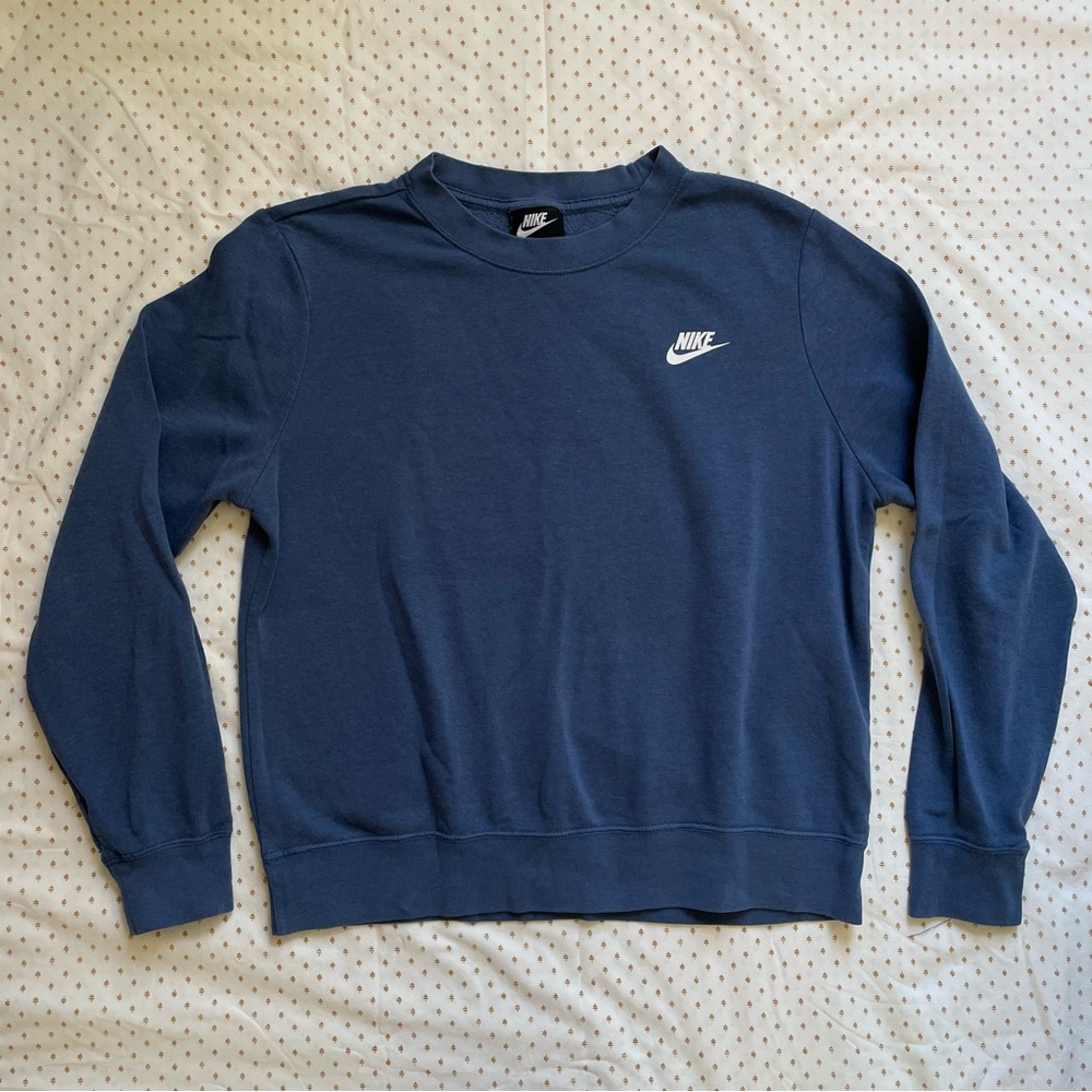 Nike the vintage women’s sweater size medium